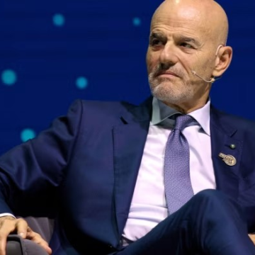 Eni bets on energy transition profits to match oil and gas by 2035