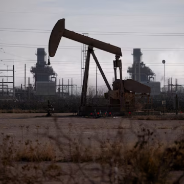 Oil rises on Red Sea attacks, copper tariff concerns, lower US production