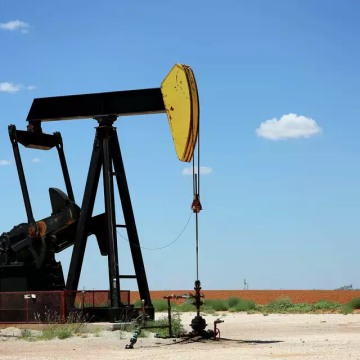 EIA raises 2025 oil price forecast, lowers 2026 outlook amid global risks