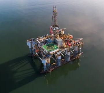 BP layoffs expand by 32% as energy giant shifts focus to traditional oil.