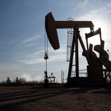 Oil falls from almost three-week high driven by Russian supply risks