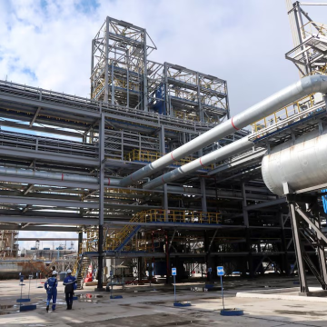 Ukrainian drones stage new attack on major Russian petrochemical complex