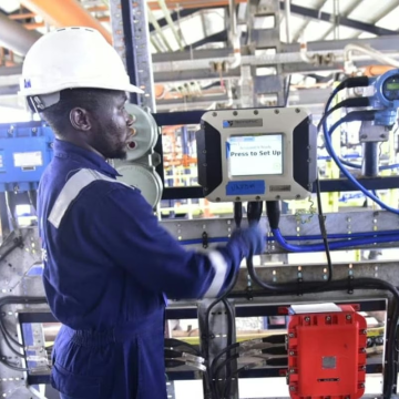 Dangote starts free fuel distribution Monday