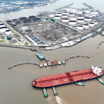 Oil slips on oversupply concerns, stronger dollar