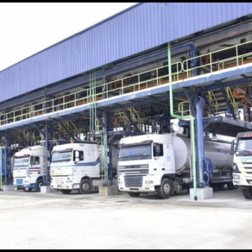 Dangote Refinery records over 1,000 trucks loading daily in lower prices, reduced minimum purchase volume drive